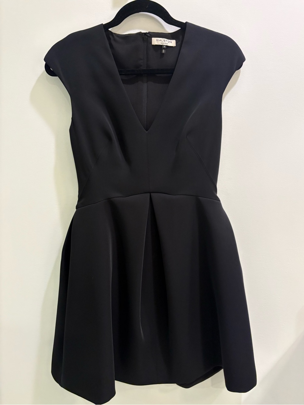 Halston Heritage Black Sleeveless V-Neck Pleated Mini Dress Size 2